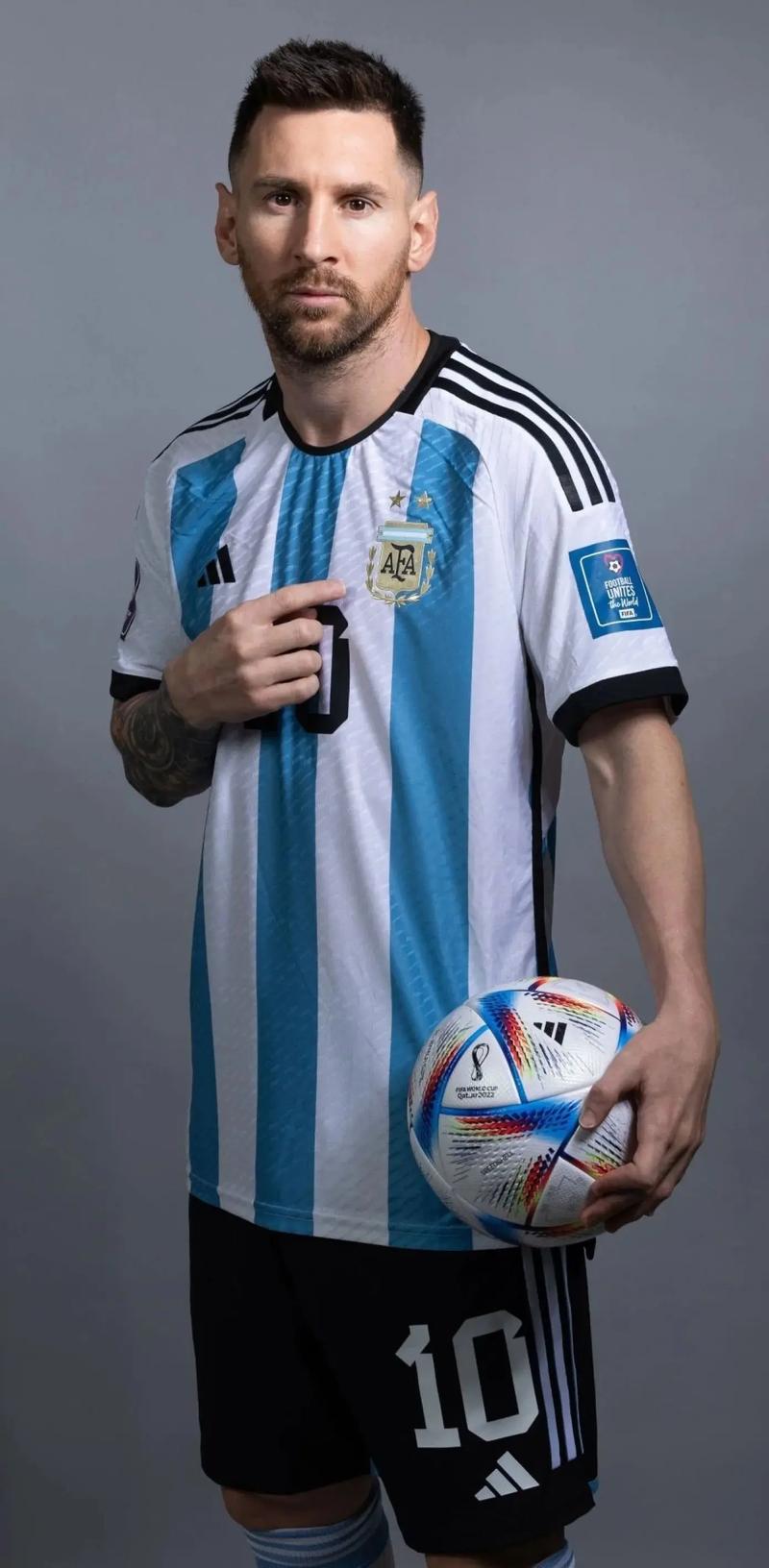 新一期身价排行榜：亚马尔领跑，穆西亚拉与奥利塞保持不变（最新身价榜出炉：亚马尔居首，穆西亚拉和奥利塞身价未变）