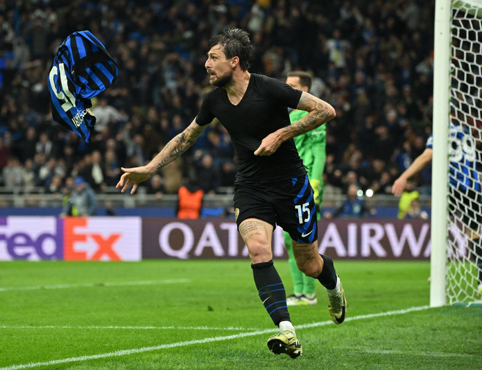 队报：朗斯将在冬窗签下莱比锡中场海达拉，转会费300万欧元（队报称朗斯将于冬窗以300万欧元引进莱比锡中场海达拉）