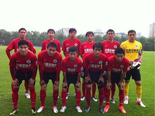 队报：雷恩19岁中卫布德拉勒飞速崛起，多支豪门长期关注他（队报：雷恩19岁中卫布德拉勒崭露头角，众豪门持续跟进）