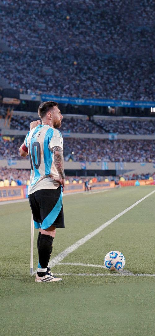 卡萨诺盛赞劳塔罗：他已经4年没去休假了，批评他的人真无知（卡萨诺力挺劳塔罗：四年未度假，批评者太无知）