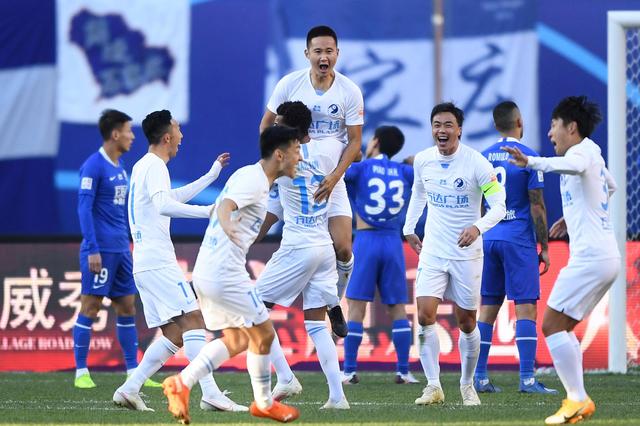 意乙巴里队客场0-5惨败，在返程航班上球迷与球员发生冲突（意乙巴里客场0-5惨败 返程航班上球迷与球员爆发冲突）