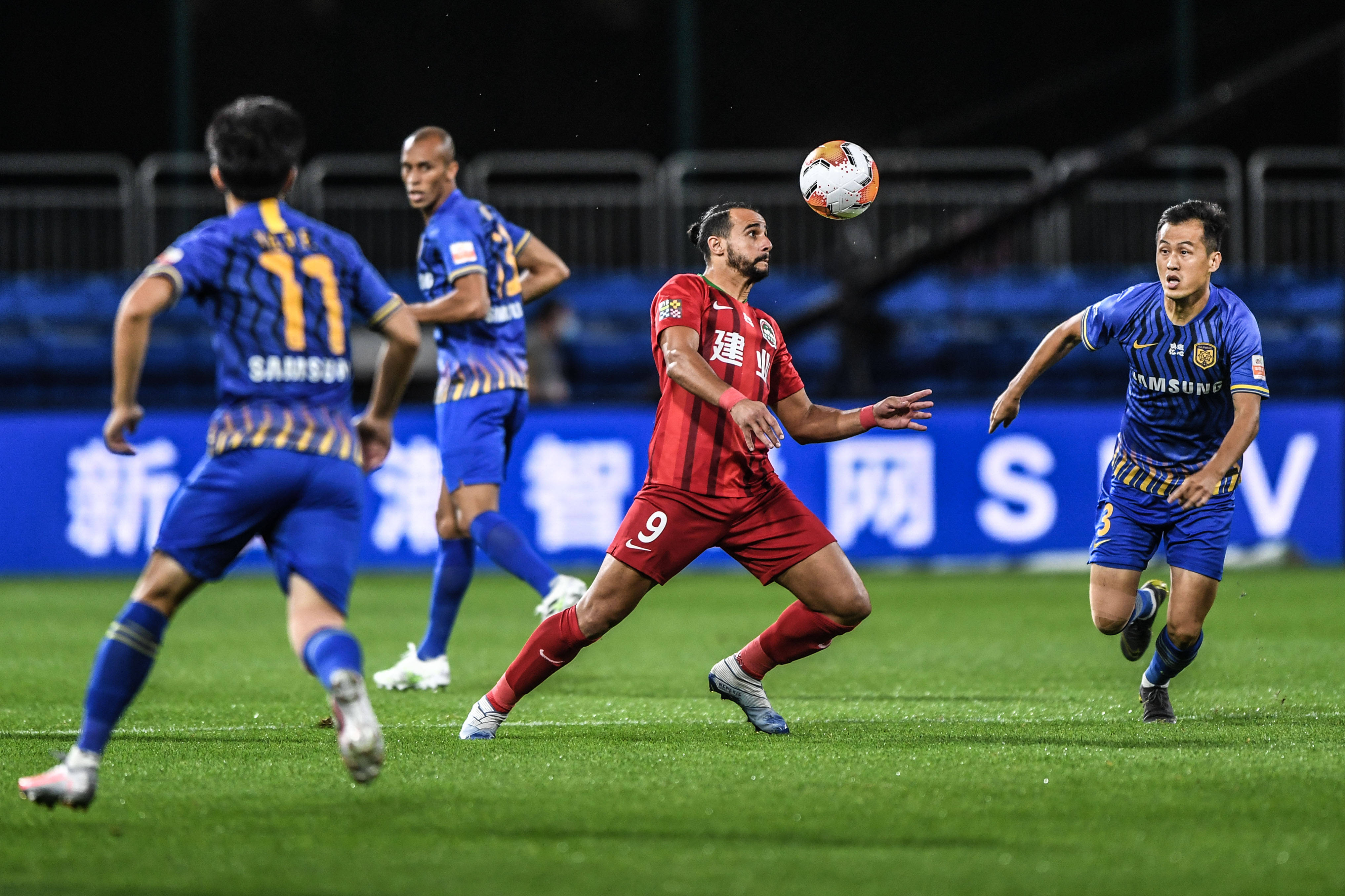 广东激战广州！二飞接班人出现 萨姆纳高级货 杜润旺打铁（广东德比鏖战广州！二飞接班人冒头 萨姆纳货真价实 杜润旺手感冰凉）