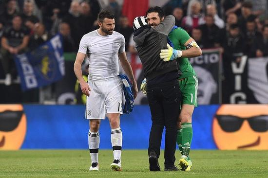 队报本周最佳海外球员阵：康沃首秀获成功，格列兹曼再度入选（《队报》海外球员周最佳阵容：康沃首秀闪耀，格列兹曼再次上榜）