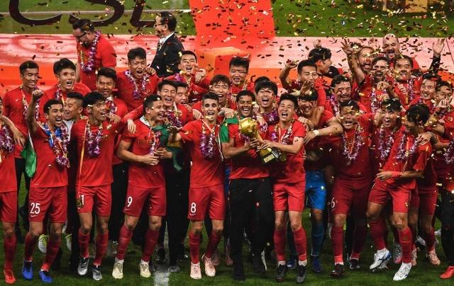 越媒：越南归化30岁原巴西籍中卫古斯塔沃，他将改名为杜飞龙（越南媒体：30岁前巴西籍中卫古斯塔沃入籍越南，更名杜飞龙）