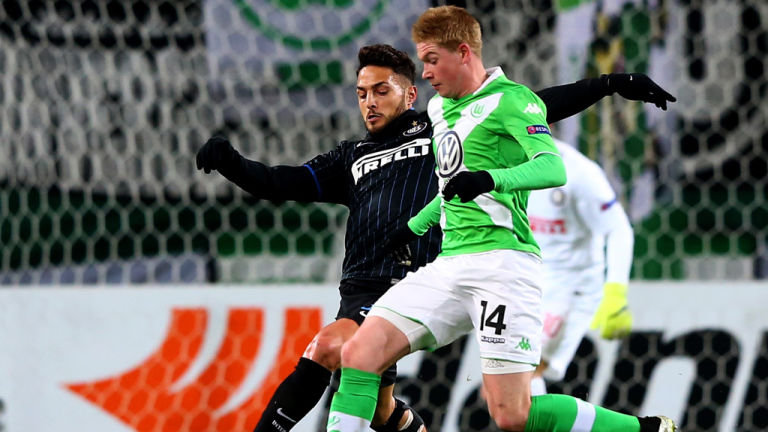 那不勒斯0-0法兰克福，麦克托米奈失良机，埃尔马斯造险（那不勒斯与法兰克福0-0互交白卷，麦克托米奈错失良机，埃尔马斯制造险情）