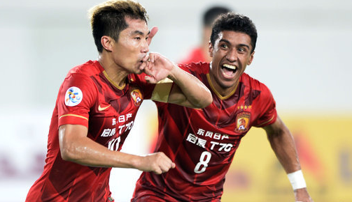 中国男子冰壶队米兰冬奥资格赛5-2击败菲律宾，豪取三连胜引关注（中国男冰壶队米兰冬奥资格赛5比2击败菲律宾，豪取三连胜引热议）